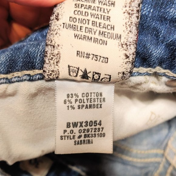 Buckle BKE Sabrina Raw Edge Denim Capri Jean 30/10 - Picture 6 of 7